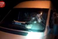 Вблизи метро Теремки в Киеве обстреляли микроавтобус