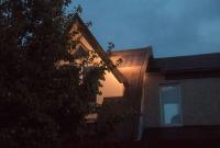 В Киеве из-за удара молнии ночью загорелся частный дом