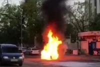 У метро Житомирская в Киеве на ходу загорелся мотоцикл