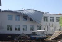 В Сумской области сорвало крышу с отремонтированной школы