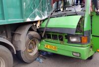 ДТП в Днепропетровской области: маршрутка врезалась в грузовик, 22 пострадавших