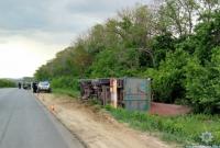 В Луганской области перевернулся грузовик с более 20 тоннами гречки