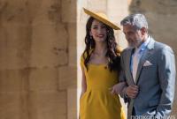 Наряд Амаль Клуни с королевской свадьбы стал самым популярным