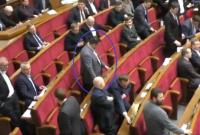 "Кнопкодав-рецидивист" Яценко в ВР голосовал сразу за шестерых под крики "давай, Антон!" (видео)