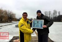 Украинец проплыл подо льдом рекордный 61 метр