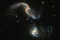 Космический телескоп Hubble сфотографировал слияние двух галактик (видео)