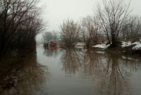 Под Киевом затопило часть дороги, вода поднялась на 1,5 метра