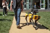 Основатель Amazon "выгулял" робота-собаку Boston Dynamics