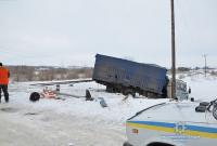 В Луганской области грузовик хотел "проскочить" на красный и протаранил локомотив