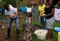 Girls power. Как прошла вторая благотворительная поездка Виктории Бекхэм в Кению