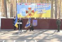 Солдат почетного караула потерял сознание и упал на землю во время выступления Порошенко (видео)