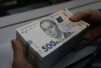 Средняя зарплата в Украине за год выросла до 7828 грн
