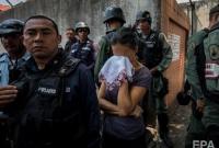 В Венесуэле заключенные устроили бунт и пожар в тюрьме, десятки погибших