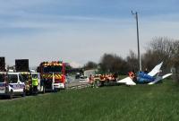 Самолет упал на шоссе во Франции: двое погибших