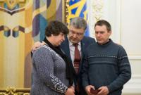 Порошенко посмертно наградил девушку-медика, погибшую на Донбассе