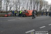 Под Ровно при столкновении микроавтобуса и грузовика погибли три человека