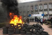 Кривой Рог без отопления: горожане заблокировали работу "Криворожгаза", под зданием жгут шины