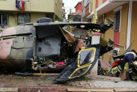 Военный вертолет рухнул в жилом квартале Стамбула (видео)