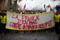 Победа "желтых жилетов": премьер Франции объявил о приостановке роста налогов на топливо