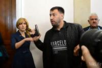 В Николаеве депутатов облили фекалиями, один выхватил пистолет (видео)