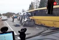 Жуткая авария в России: маршрутка влетела в автобус, десять погибших (видео)