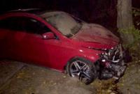 Во Львовской области автомобиль с "похищенной" невестой врезался в дерево