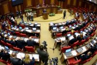 Большинство депутатов парламента Армении высказалось за досрочные выборы в декабре