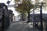 В Польше задержали туриста, который вырезал свое имя на стене Освенцима