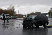 Вблизи Хмельницкого грузовик столкнулся с легковым авто, 5 пострадавших