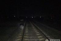 Сидел на рельсах: в Донецкой области мужчина попал под поезд