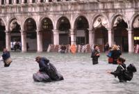 В Италии ливень затопил 70% Венеции, закрыты сотни школ страны (видео)