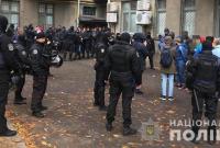 В центре Киева полиция задержала группу людей в балаклавах и с дубинками