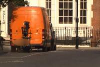 В Лондоне возле офиса BBC полицейские подорвали автомобиль