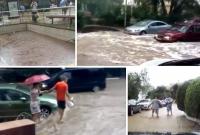 Людей несло потоком по улице: очевидцы опубликовали видео наводнения в Ялте