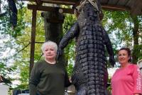 Техасская бабушка-мэр застрелила трехметрового аллигатора, который съел ее лошадь