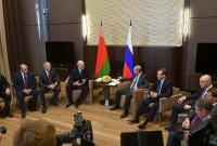 Лукашенко обсудил с Путиным ситуацию в Украине