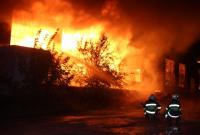 В Хмельницкой области произошел масштабный пожар в цехе по переработке древесины