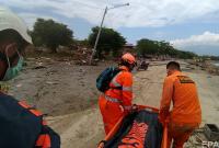 Мощное землетрясение и цунами в Индонезии: количество погибших возросло до 48 человек, более 350 ранены