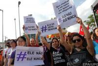 В Бразилии десятки тысяч женщин вышли на митинги против ультраправого кандидата в президенты