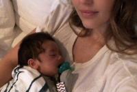 Голливудская актриса Джессика Альба показала новорожденного сына