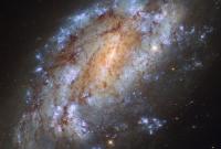 Телескоп "Хаббл" сделал завораживающее фото одной из самых одиноких галактик во Вселенной