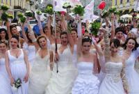 СМИ: за десять лет украинки стали в два раза чаще выходить замуж за иностранцев