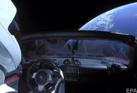 Астрономы назвали дату сближения Tesla Roadster с Марсом