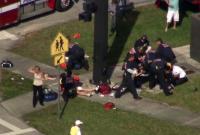 Трамп посетил пострадавших во время стрельбы в средней школе во Флориде