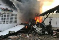 В Венесуэле легкомоторный самолет упал на жилой дом, один погибший