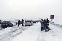 В Испании тысячи автомобилей оказались в снежной ловушке