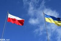 Скандал в Польше: украинцев заставляют носить сине-желтую форму