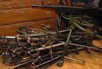 В Запорожье выявили милиционера, отобравшего коллекцию антикварного оружия для Пшонки и Януковича