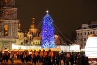 В Киеве начинают разбирать главную елку Украины