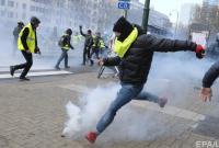 Протест "желтых жилетов" в Брюсселе: полиция применила водометы и слезоточивый газ